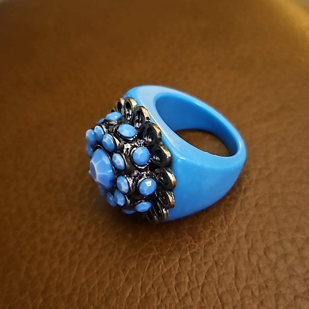 VTG Mid-century Mod Blue Lucite Coquette Flower Ring Size 8 - Picture 3 of 5